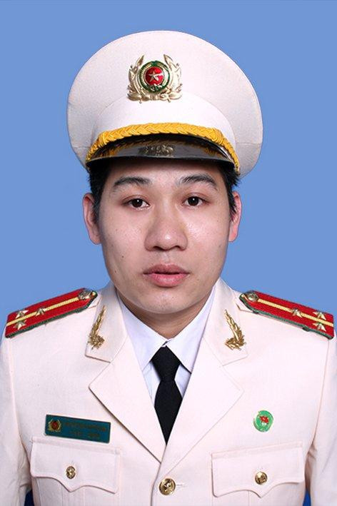 Thượng uý Nguyễn Khắc Quyền Anh, cán bộ Đội Tham mưu Tổng hợp, Phòng Tham mưu.