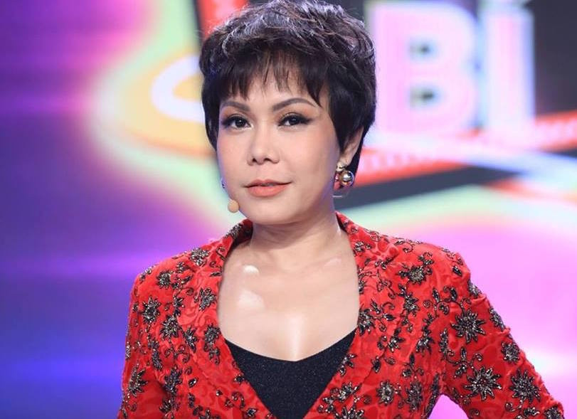 Trong livestream của mình, bà Phương Hằng cũng có nhắc đến nghệ sĩ hài Việt Hương. Trong khi nữ nghệ sĩ từng tuyên bố làm từ thiện bằng tiền cá nhân, không quyên góp thì nữ Tổng giám đốc Đại Nam cho rằng Việt Hương được sự hỗ trợ, cho tiền từ một số nhà hảo tâm giấu tên. 