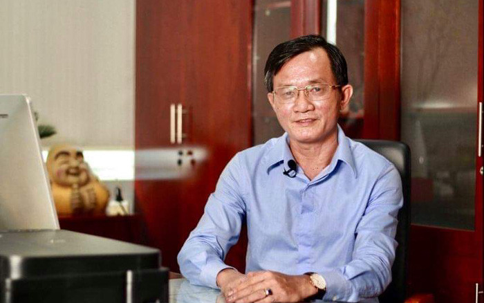 Nhà báo Nguyễn Đức Hiển, Phó Tổng Biên tập Báo Pháp Luật TP HCM, cho biết có gởi đơn đến Cơ quan Cảnh sát điều tra Công an tỉnh Bình Dương, VKSND tỉnh Bình Dương tố giác bà Nguyễn Phương Hằng vì đã có hành vi lợi dụng các quyền tự do dân chủ xâm phạm lợi ích hợp pháp của cá nhân ông. 