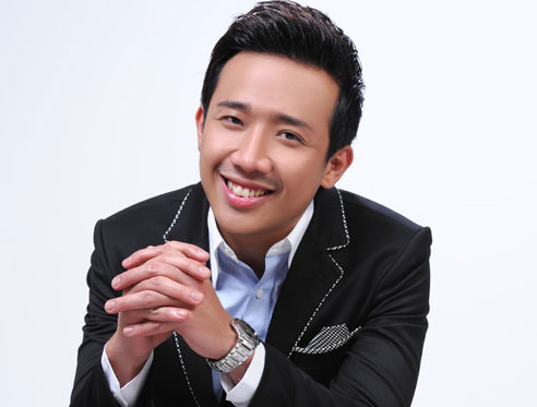 Cùng thời điểm này, MC Trấn Thành cũng bất ngờ bị réo gọi. Bà Phương Hằng cho rằng Trấn Thành mập mờ trong chuyện từ thiện khi không trực tiếp thực hiện mà phải chuyển tiền và nhờ người này, người kia. Là một trong những người vướng vào lùm xùm này, Trấn Thành là người đầu tiên tung 1.000 trang sao kê từ thiện, làm rõ những vấn đề khiến nhiều người hiểu lầm.