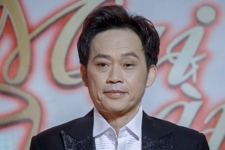 Bà Hằng đã gọi tên NSƯT Hoài Linh vì cho rằng nam danh hài và ông Yên có mối quan hệ tương đối thân thiết. Không chỉ vậy, nữ doanh nhân còn tố NSƯT Hoài Linh lợi dụng nhà thờ Tổ để tổ chức các buổi mê tín dị đoan. Đỉnh điểm, tháng 5/2021, bà Hằng tố Hoài Linh "ngâm" tiền từ thiện. Nam danh hài ngay sau đó đã làm clip dài nói rõ nguyên do chậm trễ và thực hiện giải ngân số tiền 15,2 tỷ đồng trong 6 ngày. 