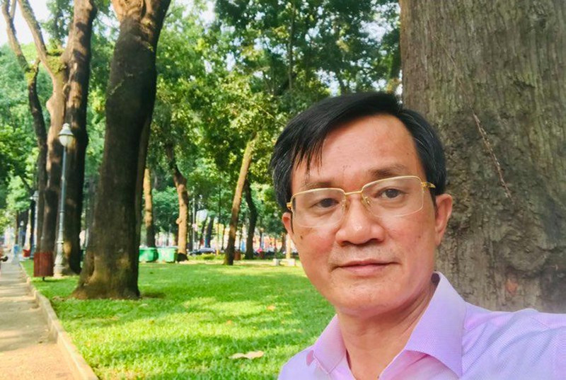 Nhà báo Nguyễn Đức Hiển cho rằng sự việc bắt đầu từ khi ông trả lời phỏng vấn báo điện tử Đài Tiếng nói Việt Nam (VOV) về các phát ngôn thiếu chuẩn mực của bà Nguyễn Phương Hằng trên các nền tảng mạng xã hội, được phát trên chương trình thời sự chiều 11/6/2021 và được đăng tải trên VOV sau đó. Bà Nguyễn Phương Hằng tổ chức cuộc đua chó, ngựa tại Công ty Đại Nam đã dùng tên nhà báo Đức Hiển, nhà báo Hàn Ni...để đặt tên cho chó, ngựa. 