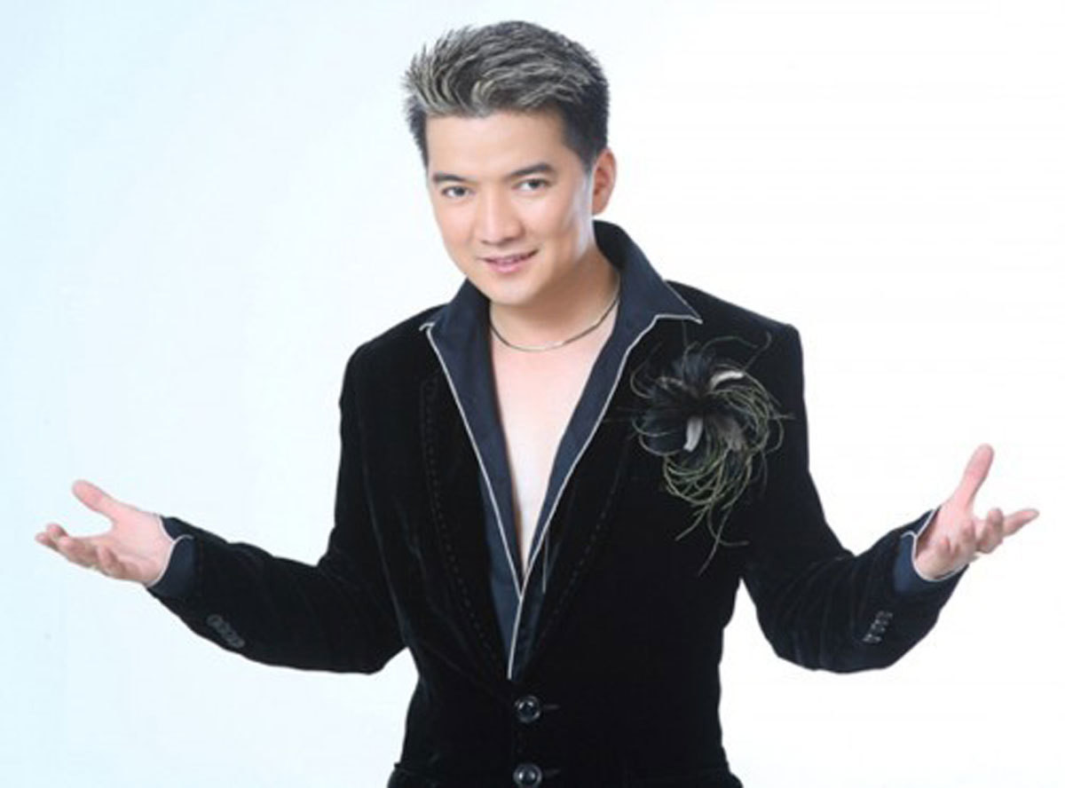 Trước đó, Công an TP HCM cũng đã chuyển đơn của ca sĩ Đàm Vĩnh Hưng tố cáo bà Phương Hằng sang Công an tỉnh Bình Dương để xem xét, giải quyết. Ca sĩ Đàm Vĩnh Hưng cho rằng trong thời gian qua, bà Nguyễn Phương Hằng công khai chỉ trích, cáo buộc nhiều người lừa đảo, ăn chặn tiền từ thiện của dân với lời lẽ cay cú, đả kích khi chưa có bất kỳ kết luận nào từ cơ quan có thẩm quyền về những cáo buộc của bà. 