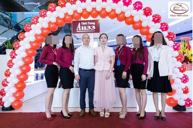 Trong số này có 2 tài khoản không sử dụng, 2 tài khoản còn lại một để nhận lương hàng tháng, một để nhận tiền từ Võ Thị Thanh Mai chuyển và đi rút tiền mặt giao lại cho Mai. 