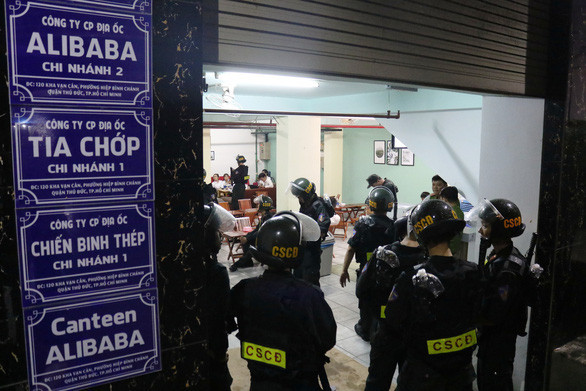 Cáo trạng cũng thể hiện, các bị can Mai, Lực và Thắng đều thừa nhận biết rõ số tiền 13,9 tỷ đồng nêu trên là tiền thu của khách hàng, do Luyện lừa đảo chiếm đoạt tài sản mà có nhưng vẫn thực hiện theo chỉ đạo của Mai nhằm che giấu nguồn gốc số tiền. Số tiền trên, Mai khai đã sử dụng hết vào việc cá nhân và trả tiền vay bên ngoài, đến nay, cơ quan cảnh sát điều tra chưa thu hồi được. 