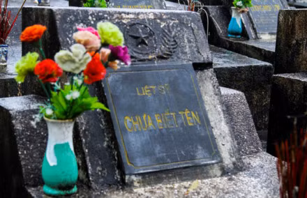 Tại nghĩa trang Vị Xuyên vẫn còn rất nhiều phần mộ chưa biết tên.