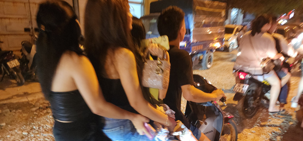 Tình trạng vi phạm giao thông xảy ra tràn lan ở thời điểm Sầm Sơn tổ chức khai mạc lễ hội du lịch hè 2024.