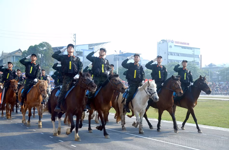 Khối Cảnh sát cơ động Kỵ binh.