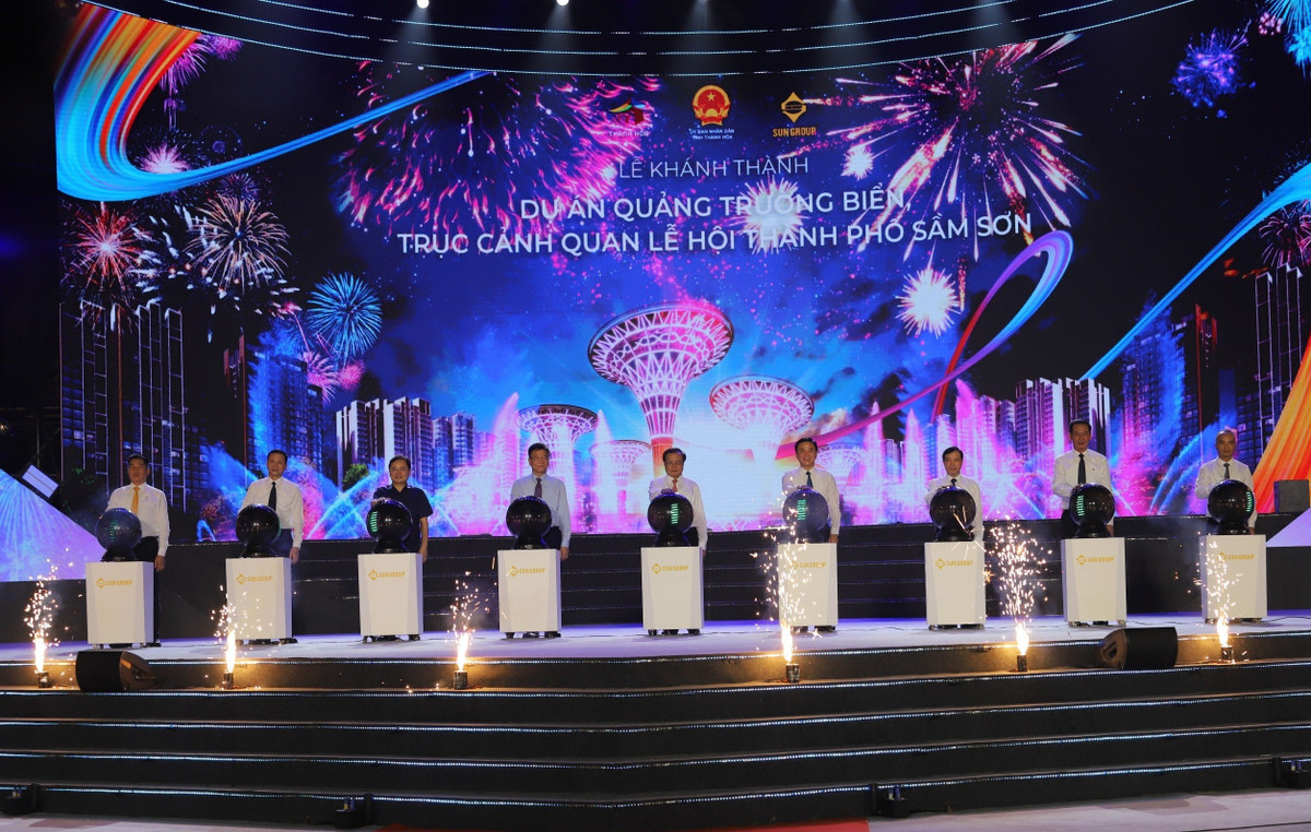 Tối 27/4, tại sân khấu Quảng trường biển TP Sầm Sơn, UBND tỉnh Thanh Hóa đã long trọng tổ chức khai mạc Lễ hội du lịch biển năm 2024 và khánh thành Quảng trường biển, trục cảnh quan lễ hội TP Sầm Sơn.