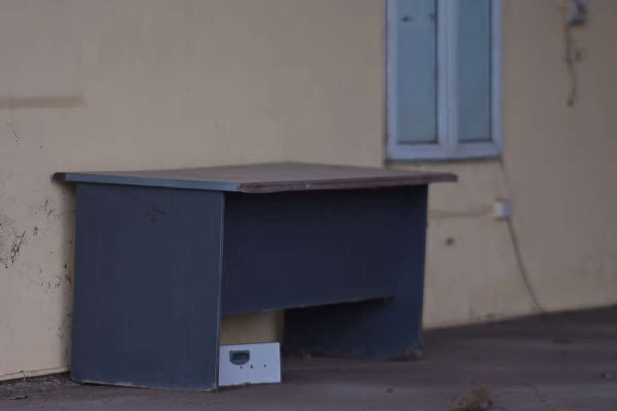 Vật dụng tại trạm dần trôi vào sự quên lãng.