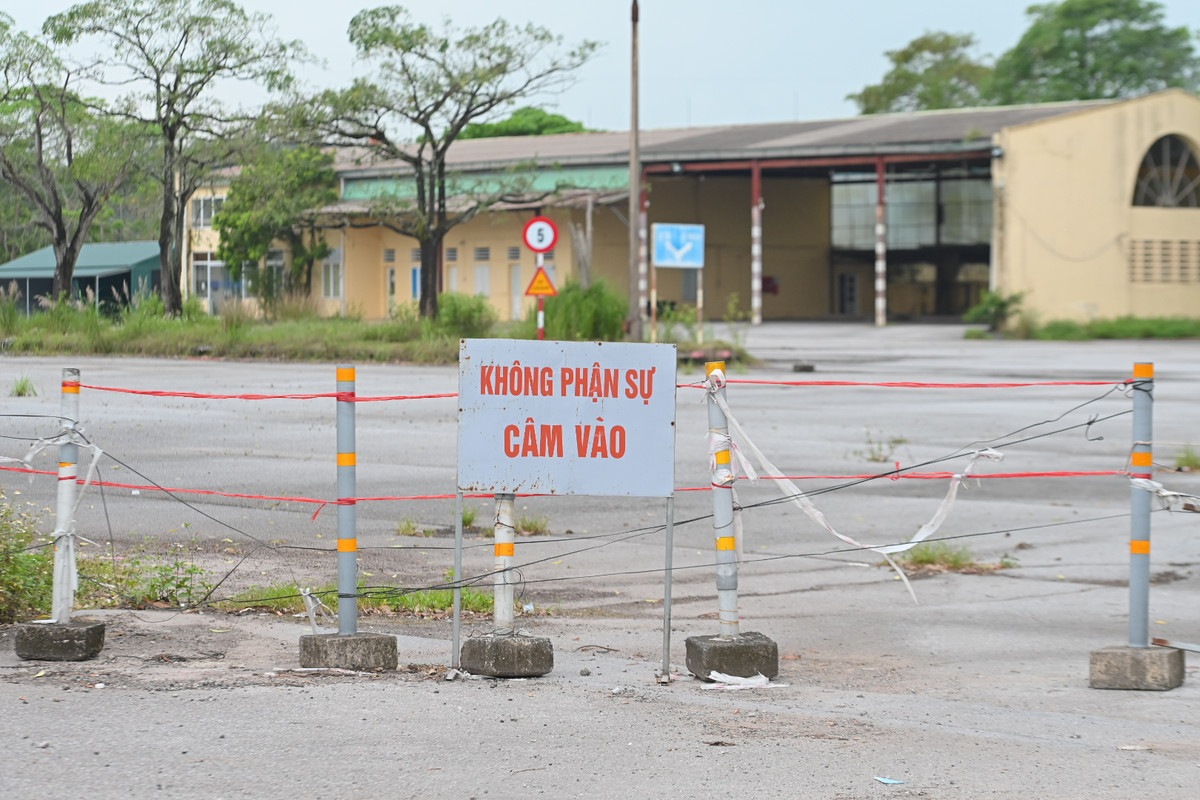 Các đường đi vào trạm kiểm soát đều đã bị chắn lối.