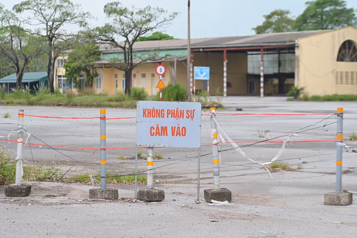 Các đường đi vào trạm kiểm soát đều đã bị chắn lối.