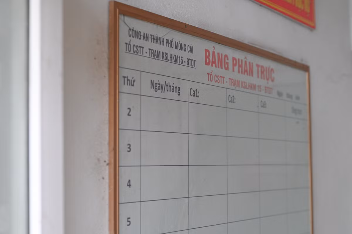 Bảng phân công trực từng được cập nhật liên tục nay cũng đã trắng xóa.