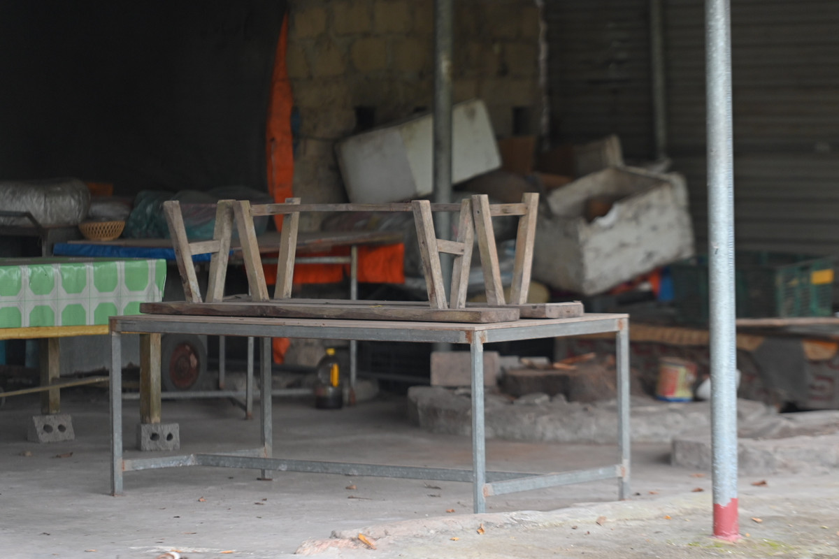 Những chiếc ghế chỉ còn là kỷ niệm.