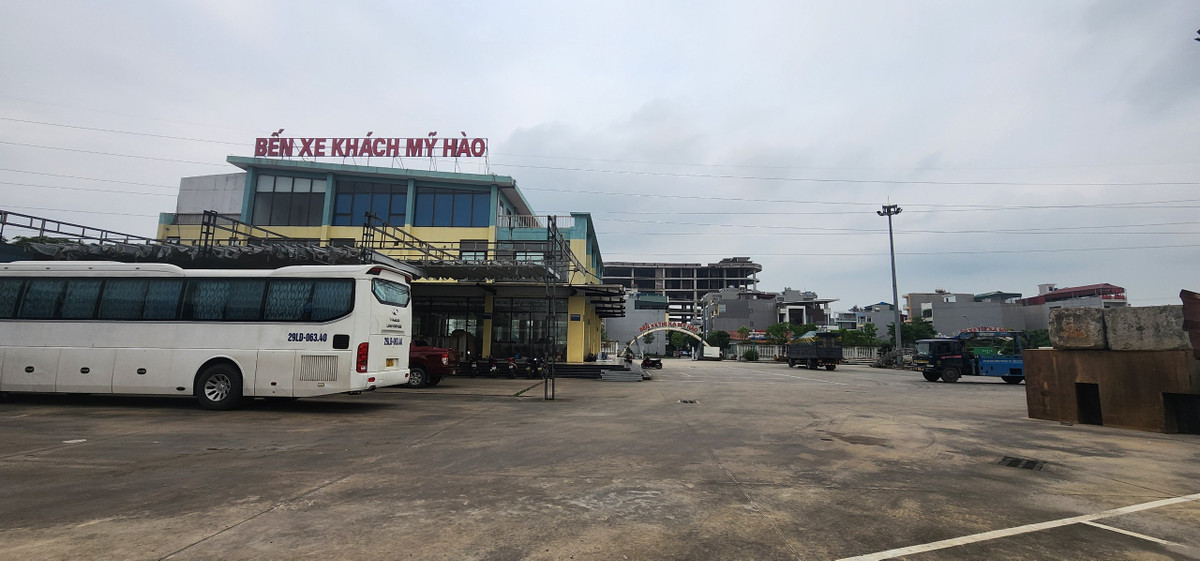 Tuy nhiên, dù đã được công nhận là thị xã, nhưng từ khi xây dựng cho đến đến nay, bến xe khách duy nhất của địa phương này vẫn chưa đáp ứng được mục tiêu của dự án. Thậm chí, dự án từng có dấu hiệu sử dụng đất sai mục đích, bỏ hoang phần lớn công trình gây lãng phí nguồn lực đất đai, ảnh hưởng tới quy hoạch mạng lưới giao thông của thị xã Mỹ Hào nói riêng, tỉnh Hưng Yên nói chung.