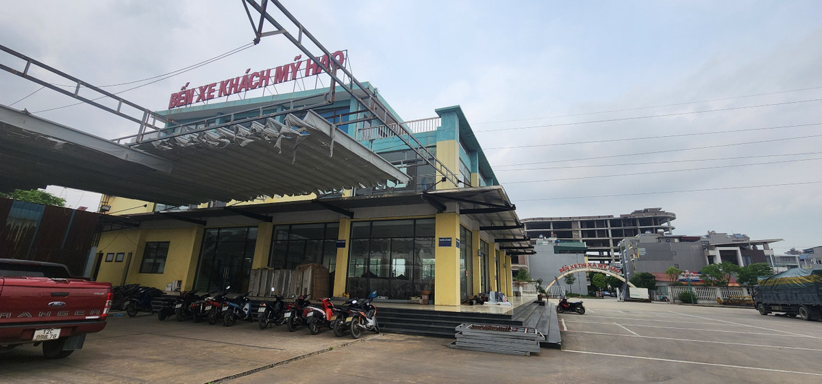 Thông tin với PV Báo Tri thức và Cuộc sống, một lãnh đạo phòng của Sở GTVT tỉnh Hưng Yên cho biết, bến xe Mỹ Hào đã được công bố bến và chấp thuận đưa vào hoạt động. Tuy nhiên, hiện bến xe mới chỉ có 1 xe đăng ký hoạt động nên còn gặp nhiều khó khăn. Do đây là bến xe xã hội hóa nên vẫn đang thu hút doanh nghiệp tải vào hoạt động.