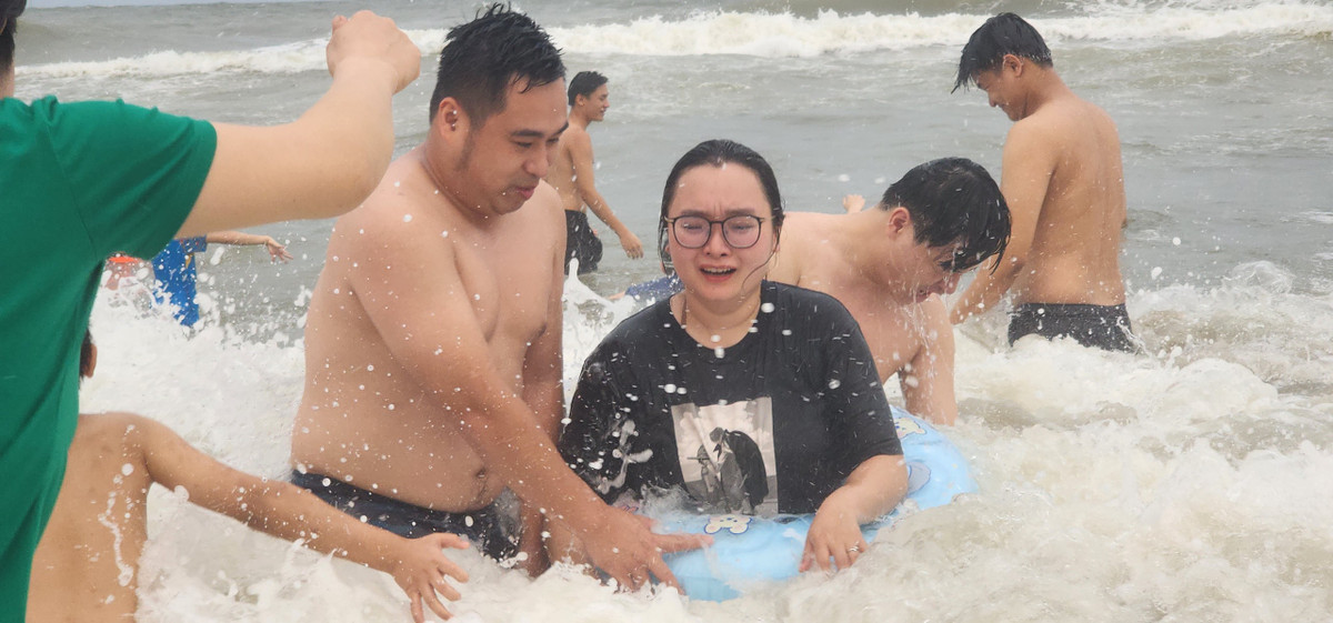 Phao trẻ em cũng được người lớn tận dụng để bảo đảm an toàn.