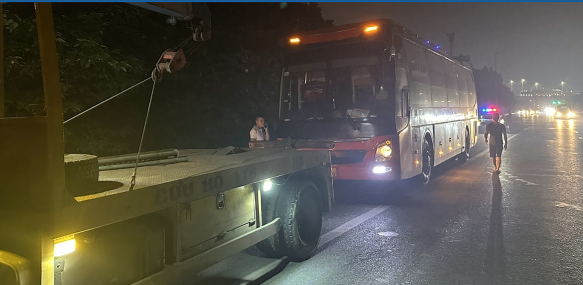 Tài xế xe 45 chỗ không bằng lái chở nhiều hành khách trong đêm Tai xe xe 45 cho khong bang lai cho nhieu hanh khach trong dem