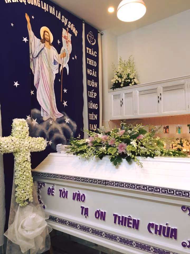 Chẳng ngờ được, chỉ vài tháng sức khỏe giảm sút, cô đã từ giã cuộc sống một cách thanh thản. Sau khi cô qua đời, gia đình đã tổ chức thánh lễ tiễn biệt nữ ca sĩ vào ngày 14/7 tại Thánh đường Thanh Đức, Đà Nẵng.