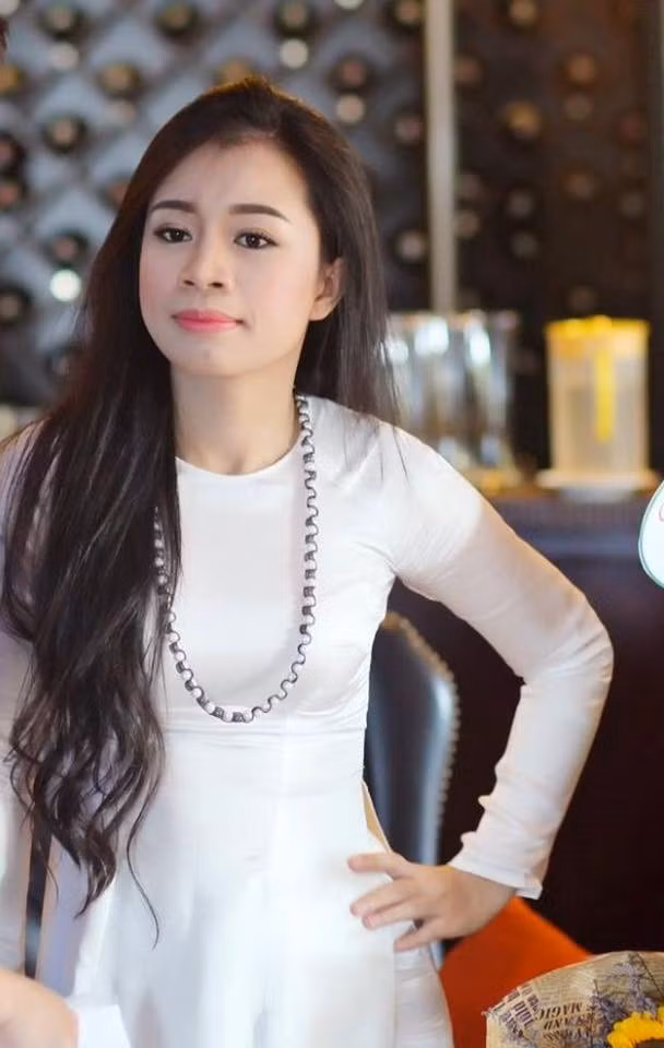 Vui mừng với album đầu tay chưa được bao lâu, vài tháng sau, cô phát hiện mình mắc bệnh ung thư dạ dày. Ngày 1/9 Ngân Hoàng nhập viện để phẫu thuật.