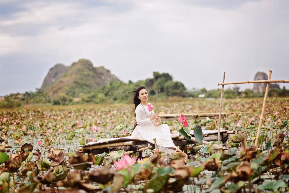 Không phải là một ca sĩ được nhiều người biết đến nhưng với những khán giả ở các phòng trà Đà Nẵng, ca sĩ Ngân Hoàng là một cái tên quen thuộc.
