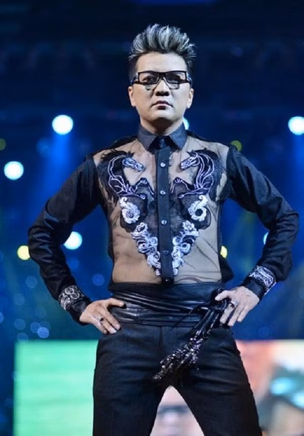 Ly Trieu Dan to Dam Vinh Hung hay muon danh gay chu y?-Hinh-3