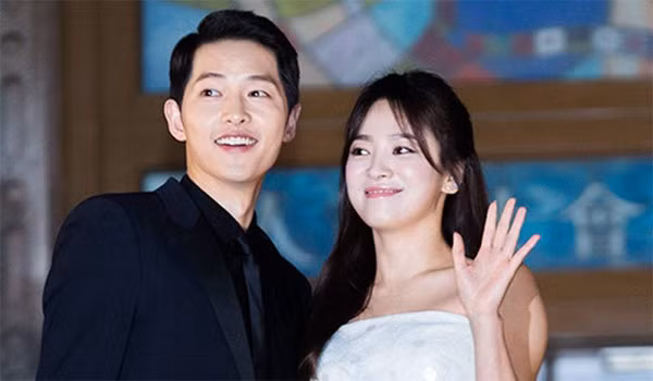 Song Joong Ki va Song Hye Kyo phu nhan cuoi chay bau