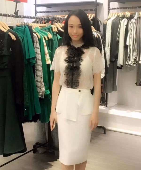 Đúng là "người đẹp vì lụa" Phương Nga đã trở lại thần thái của một hoa hậu khi thay đổi diện mạo của mình. Ảnh: Vietq.