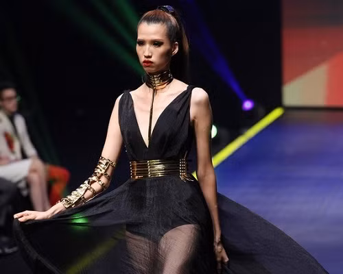 Trước nghi vấn dao kéo, cô nàng đã thừa nhận mình có chỉnh sửa đôi chút như nhấn mí, độn cằm, nâng mũi, thay răng. Sau quá trình gần như là “đập đi làm lại”, Hồng Xuân đã trở nên xinh đẹp và tự tin hơn rất nhiều. Ảnh: Danviet.