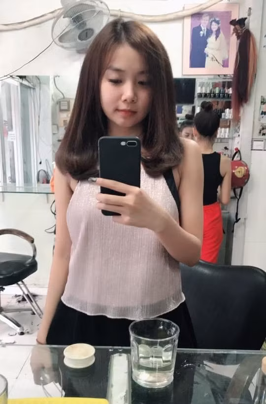 Nhiều bình luận cho rằng cô gái này có gương mặt ưa nhìn, xinh xắn nhưng không thể sắc nét như Midu.