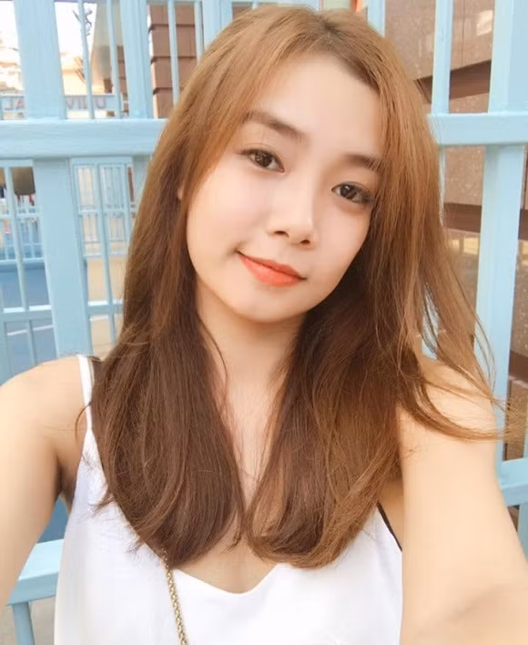 Bạn gái tin đồn của Phan Thành không phải là gương mặt lạ. Cô đã xuất hiện trong nhiều MV ca nhạc và làm người mẫu ảnh teen.