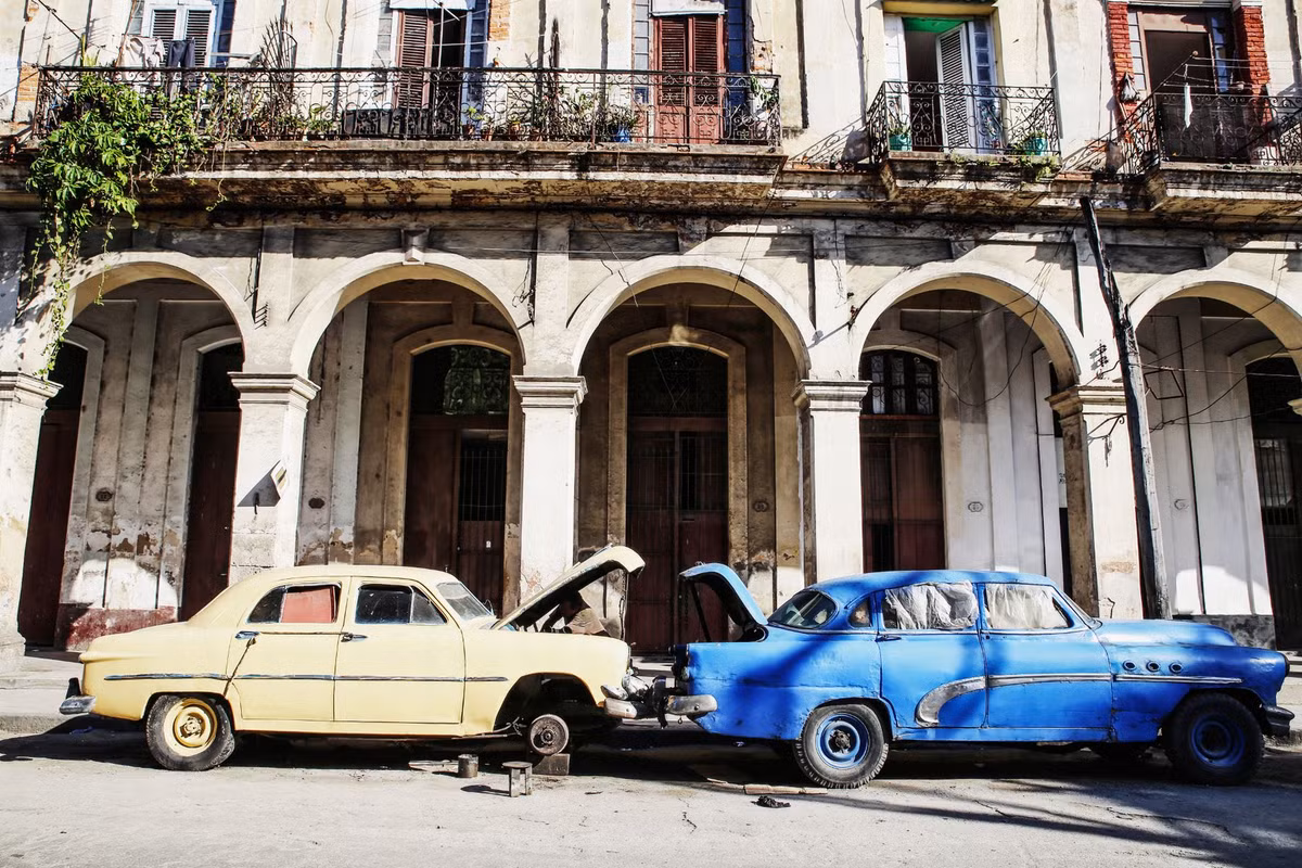 La Habana có thể nói là một địa điểm lý tưởng để đi dạo và tìm kiếm những quán bar, nhà hàng “ẩn nấp” trong những khu phố đông đúc.