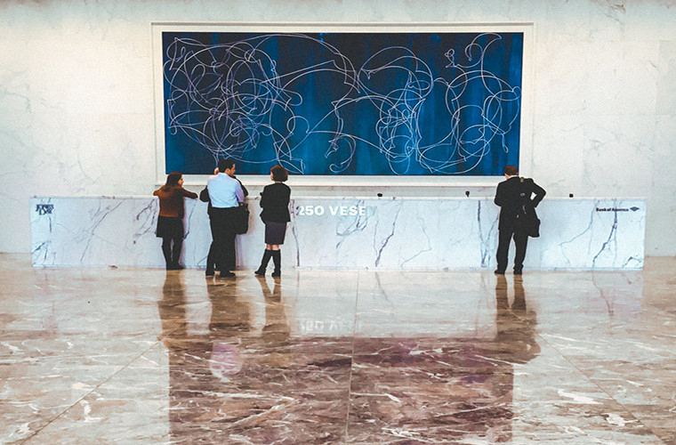 Trung tâm thương mại Brookfield Place là nơi đặt văn phòng của nhiều công ty như Công ty American Epresss hay Ngân hàng Mỹ,...