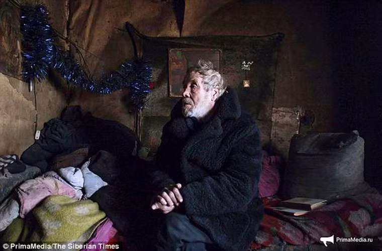 Theo Daily Mail, ông Kuznetsov, 61 tuổi, là cư dân cuối cùng sống trong "thị trấn ma" Pristan, các thành phố Vladivostok ở vùng Viễn Đông của nước Nga khoảng 88 km về phía đông bắc. (Nguồn: Daily Mail/Siberian Times)