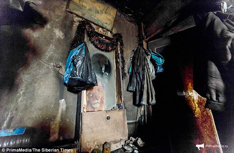 Khoảng 200 cuốn sách vẫn còn trong thư viện ở thị trấn Pristan và ông Kuznetsov có thể “giết” thời gian bằng cách đọc sách. “Tôi rất quý khách du lịch. Cuộc sống khi không có sự giao tiếp còn khó khăn hơn cả khi thiếu những thứ cơ bản”, ông Kuznetsov chia sẻ.