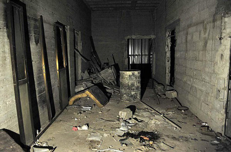 Được biết, trước khi rời khỏi Douma, các tay súng Jaysh al-Islam đã giao nộp hơn 400 loại vũ khí, trong đó có các loại súng máy và súng trường, cho Quân đội Syria. Ảnh: FNA.