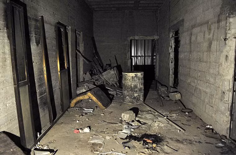 Được biết, trước khi rời khỏi Douma, các tay súng Jaysh al-Islam đã giao nộp hơn 400 loại vũ khí, trong đó có các loại súng máy và súng trường, cho Quân đội Syria. Ảnh: FNA.