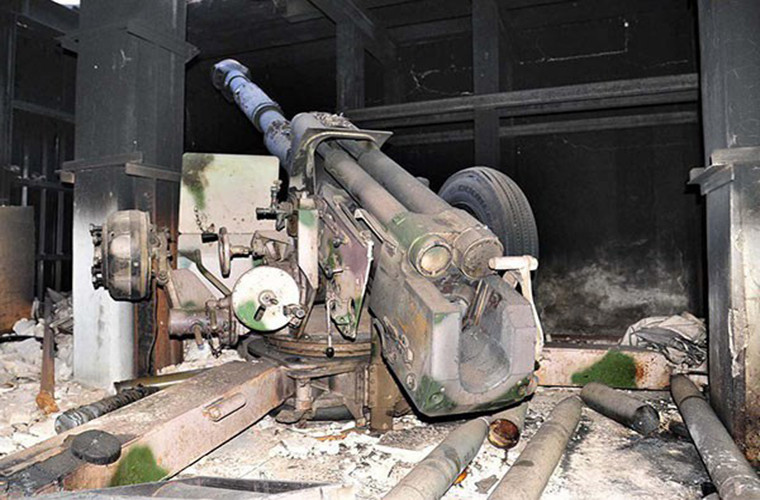 Theo hãng tin Fars (Iran), Quân đội Syria đã phát hiện một xưởng sản xuất vũ khí quy mô lớn tại một trong những căn cứ ngầm của phiến quân Jaysh al-Islam ở thị trấn Douma, Đông Ghouta. Ảnh: FNA.