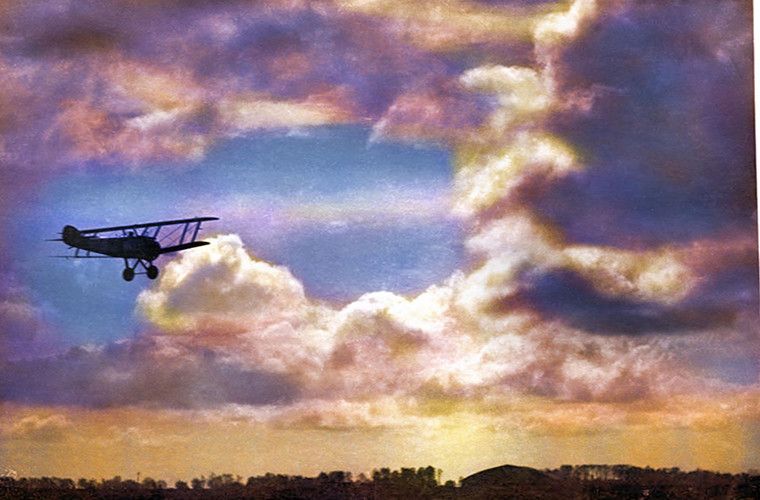 Một chiếc máy bay hai tầng cánh quay trở về sau chuyến bay do thám. Ảnh: Mirror.