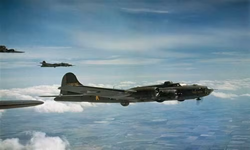 Pháo đài bay B-17F của Không quân Mỹ thực hiện nhiệm vụ tại Lorient hồi tháng 5/1943.