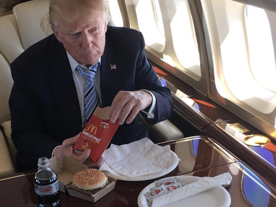 Hai trợ lý chiến dịch tranh cử của ông Trump cho biết “bữa ăn McDonald” của ông Trump thường có hai chiếc bánh mỳ kẹp Big Mac, hai bánh sandwich Filet-o-Fish.