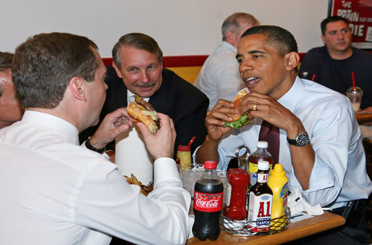 Cựu Tổng thống Barack Obama đôi khi ăn bánh mỳ kẹp bơ. Tuy nhiên, món ăn yêu thích của ông là bông cải xanh.