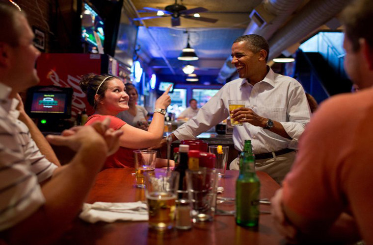 Ông Barack Obama thi thoảng uống một cốc bia trong bữa ăn.
