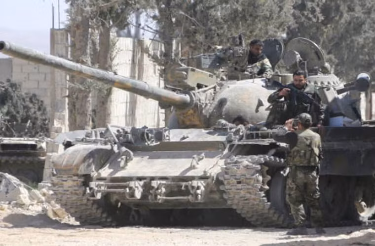 Tuy nhiên, chưa kịp vui mừng thì Quân đội Syria lại phải đối diện với nguy cơ một cuộc không kích từ phía Mỹ và các nước đồng minh sau khi Damascus bị cáo buộc là “thủ phạm” vụ tấn công bằng vũ khí hóa học ở thị trấn Douma cuối tuần trước. Ảnh: FNA.