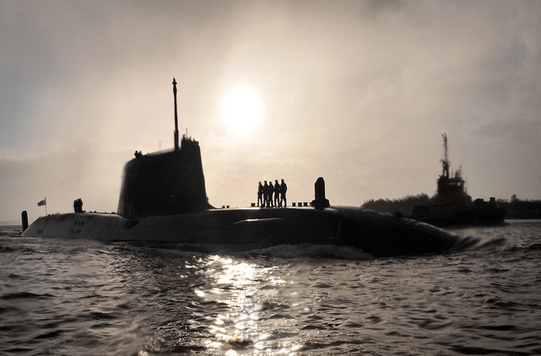 Trong khi đó, theo RT, Thủ tướng Anh Theresa May được cho là đã lệnh cho các tàu ngầm đi vào vị trí trong phạm vi có thể khai hỏa nhắm tới Syria, có thể vào tối ngày 12/4. Ảnh: Global Look Press.