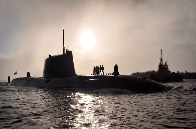 Trong khi đó, theo RT, Thủ tướng Anh Theresa May được cho là đã lệnh cho các tàu ngầm đi vào vị trí trong phạm vi có thể khai hỏa nhắm tới Syria, có thể vào tối ngày 12/4. Ảnh: Global Look Press.