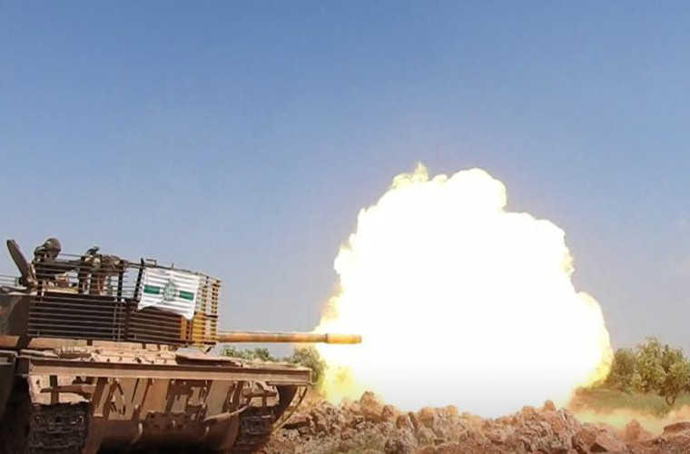 “Các thị trấn Deir Fool, Al-Za’franah, Al-Quntarah, Al-Amariyah, Ayn Hussein và Izzeddine,... nằm trong số những mục tiêu bị oanh kích vừa qua. Những thị trấn này hiện nằm dưới quyền kiểm soát của phiến quân Harakat Ahrar Al-Sham, Hay’at Tahrir Al-Sham và Quân đội Syria Tự do (FSA)", nguồn tin cho biết thêm. Ảnh: SF.