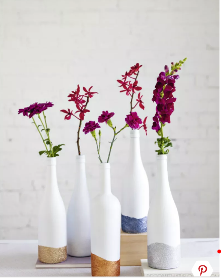 Thêm chút màu sắc để giúp các mẫu bình hoa trở nên sinh động và bắt mắt.