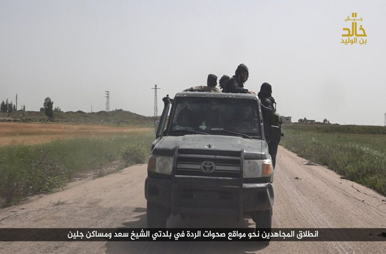 “Tổng cộng 1.220 chiến binh khủng bố sẽ được chuyển từ Hajar al-Aswad và Yarmouk tới vùng sa mạc Đông Badiyeh”, nguồn tin cho biết thêm. Ảnh: AMN.