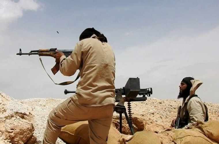 Theo South Front, hãng Amaq của phiến quân IS ngày 19/4 đưa tin, nhóm khủng bố này đã mở cuộc tấn công bất ngờ nhằm vào ba căn cứ của Quân đội Syria ở phía đông nam thành phố Palmyra của tỉnh Homs. Ảnh: SF.